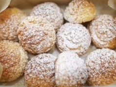 Delikatniejsze niż pączki i przyjemnie chrupiące z zewnątrz. W środku zmieści się cała masa kremu