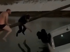 Taksówka z matką i dzieckiem tonęła w kanale. Liczyła się każda sekunda