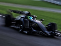 Bolidy siedmiu zespołów F1 zadebiutowały już na torze