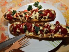 Gdybyś sprzedawał te zapieksy, to ustawiłaby się długa kolejka. Najlepszy jest pieczarkowy farsz