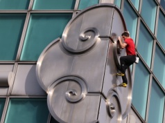 Tajwan: Alex Honnold wspiął się bez zabezpieczeń na wieżowiec Taipei 101