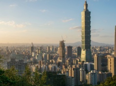 101 pięter bez liny. Jeden z najwyższych wieżowców świata zdobyty