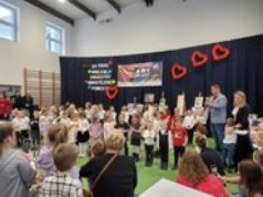 SP w Obrowie zagrało dla WOŚP - w całym dniu świętowano ludzką życzliwość