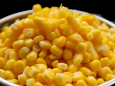 Eksperci przebadali kukurydzę w puszkach. Przed jednym produktem przestrzegają