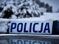 "Niekontrolowany strzał z broni myśliwskiej". Ranna dwulatka