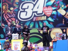 Brat Pawła Adamowicza pojawił się na scenie WOŚP. Miał wyraźne przesłanie