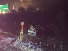 Zielona Góra. Samochód dachował na śliskiej drodze (ZDJĘCIE CZYTELNIKA)