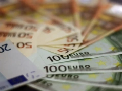 "Nie istnieje żaden powód". Domański o przyjęciu euro