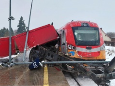 Zderzenie pociągu z ciężarówką w Widzinie