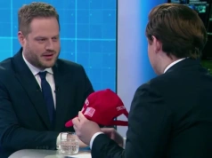 Niezręczna prowokacja w TVP Info. „Pan będzie dużo lepiej wyglądał w czapce”