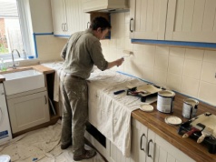 Wygląda jak remont, ale kosztuje ułamek ceny. Zmiana w kuchni bez gruzu i hałasu