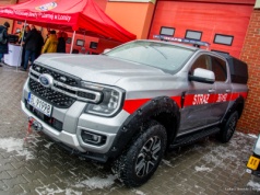 Łomżyńscy strażacy z nowymi pojazdami i sprzętem