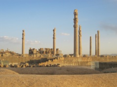 Rzadka inskrypcja z epoki Sasanidów odnaleziona w Iranie. Jej treść zdradza kulisy królewskiego rytuału