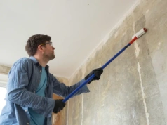 Ten błąd przy gruntowaniu psuje całe malowanie. Większość robi go nieświadomie