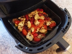 Nie wszystko można wrzucić do air fryera. Jeden błąd i kuchnia tonie w dymie