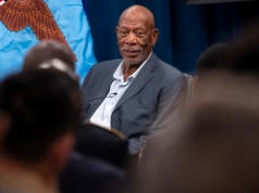 Pojawił się w Los Angeles i uruchomił lawinę pytań. Co planuje Morgan Freeman?