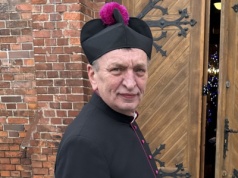 Ksiądz z Elbląga zdradza, ile ludzie dają w kopercie na kolędzie. To tłumaczenie zaskakuje