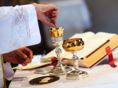 Sekretarz biskupa legnickiego zatrzymany przez policję. Ależ kompromitacja księdza