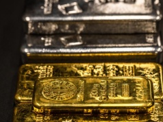 Rekordy cen złota i srebra spowodowane przez słabnięcie dolara