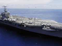 Lotniskowiec dotarł na Bliski Wschód. Amerykanie gromadzą siły