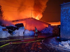 Pożar hali z odpadami w Nowym Modlinie