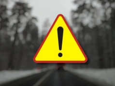 Niebezpiecznie na drogach. Wydano ostrzeżenie 1. stopnia przed mgłą i gołoledzią