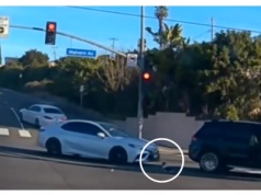 19-miesięczne dziecko wypadło z jadącego SUV-a. Matka została aresztowana