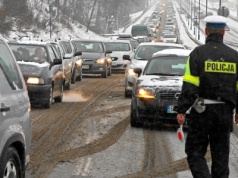 Tak polscy kierowcy unikają punktów karnych. Znaleźli "furtkę". Policjant studzi entuzjazm