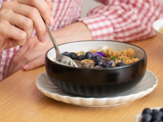 Wystarczą dwa dni, a waga leci w dół. Naukowcy zbadali dietę owsiankową