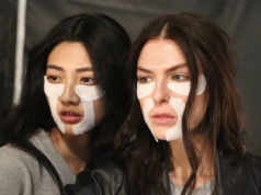 Liftingujące płatki do twarzy z kolagenem i retinolem to koreański ideał na zmarszczki. Dają efekt „supersmooth glass skin” i cieszą się oceną 5/5 gwiazdek