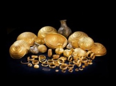 Złoty skarb. Ukrył kamienie z kosmosu