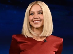 Problemy prawne Sydney Sweeney czy sprytna kampania? Poszło o to, co zawiesiła na napisie "Hollywood"