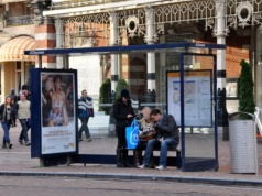 Z ulic znikną reklamy mięsa i podróży lotniczych. To pierwszy taki zakaz na świecie
