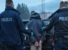 Przyjechał kradzionym autem, wszedł do sklepu i ukradł wafle. Wpadł, bo "fura" nie odpaliła