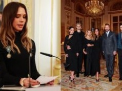 Victoria Beckham podczas przemowy w Paryżu podziękowała mężowi i dzieciom: "Zawsze wierzą w moją wizję" (ZDJĘCIA)