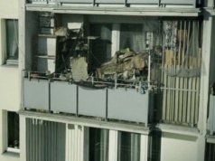 80 latek całe swoje mieszkanie zapełnił śmieciami. Sam nocuje w samochodzie przed blokiem