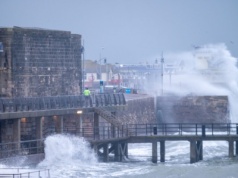 Pomarańczowe alerty dla UK i Irlandii. Sztorm Chandra uderza