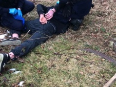 Niebezpieczne zdarzenie w Jaworzu: 26-latek groził rodzinie kosą