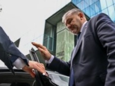 Wpadka ministra Żurka za kierownicą. Policja zajmuje się sprawą