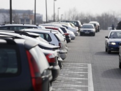 W powiecie samochodów coraz więcej