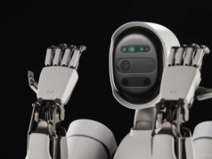 ALLEX uściśnie Ci rękę i jej nie zmiażdży. Robot uczy się delikatności