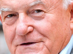 Leszek Miller o Trumpie w Davos: fałszywa opowieść o „samotnej Ameryce”