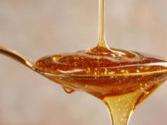 Słodzi bez wyrzutów sumienia i w trosce o zdrowe jelita. Ten naturalny syrop to prawdziwy dietetyczny hit