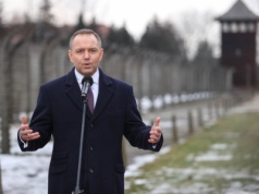 Prezydent w Auschwitz: Po 1945 r. pamiętaliśmy o ofiarach, ale zapomnieliśmy o sprawcach