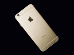 Twój 13-letni iPhone właśnie dostał aktualizację. Apple przedłużyło mu życie