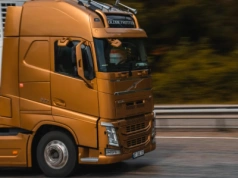 Producent naczep niskopodwoziowych: jak wybrać partnera do transportu ciężkiego