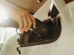 Koniec dopłat do elektryków, ale... nadal przyjmują wnioski! Gdzie tkwi haczyk?