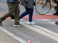 Czy można ruszyć, kiedy pieszy wciąż jest na przejściu? Niewiedza to ogromny mandat