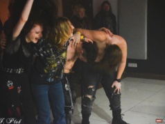 Metalowe uderzenie w Pubie Tęczowa