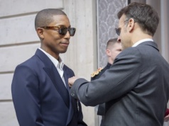 Pharrell Williams odznaczony przez prezydenta Francji